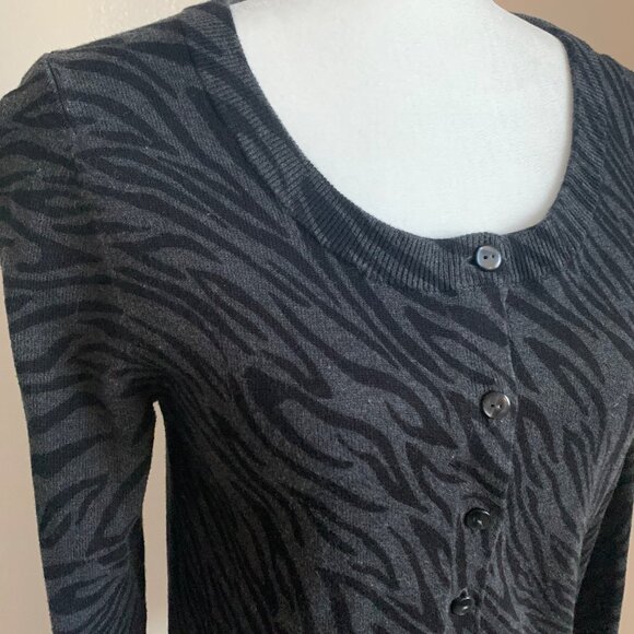 GAP Grey and Black Zebra Animal Print Buttoned Cardigan M - Picture 4 of 9